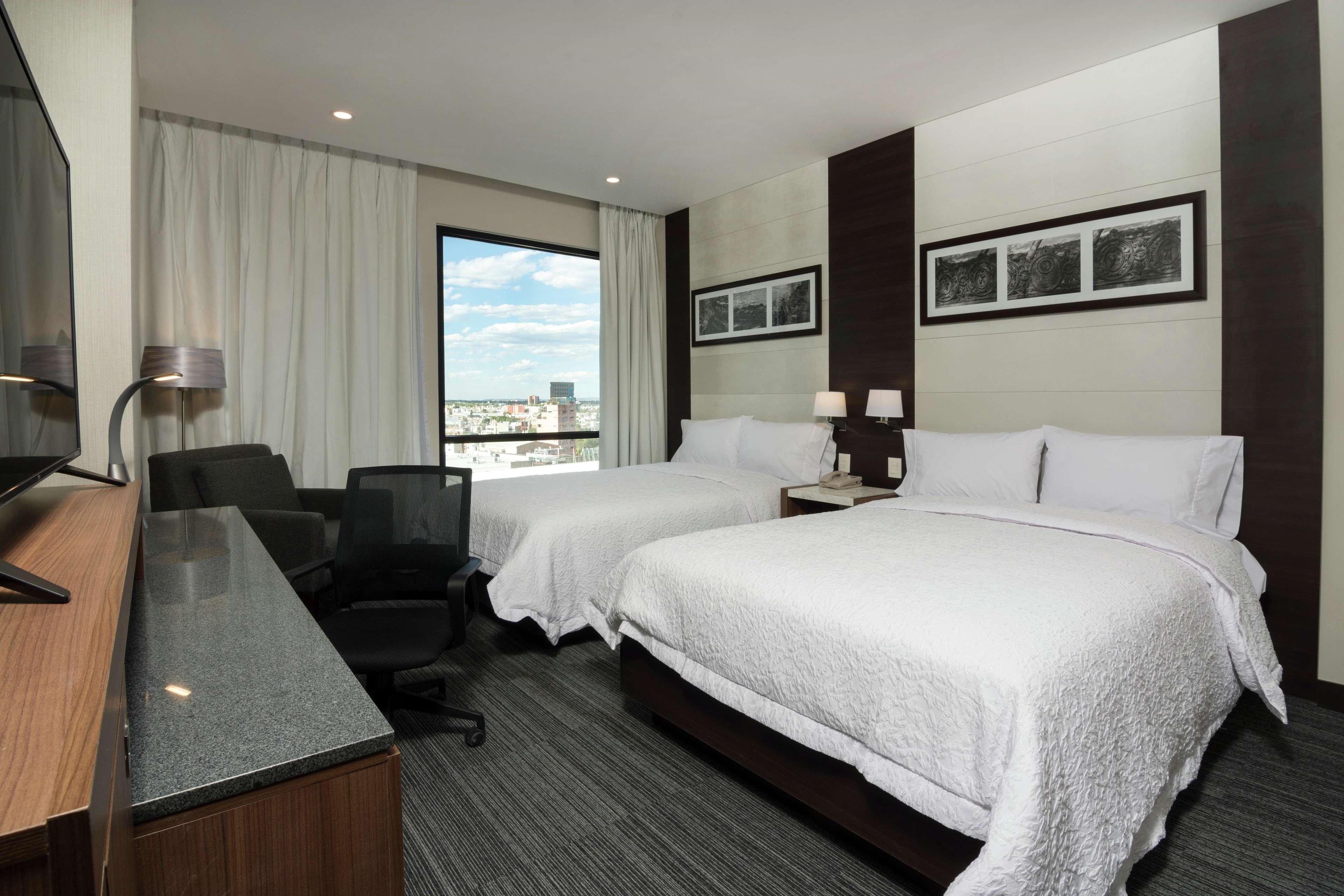 Hampton Inn And Suites San Luis Potosi Slp Exterior foto